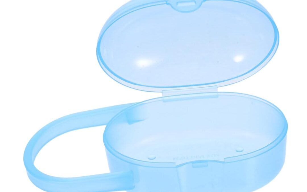 OEM Portable Pacifier Holder Case for Travel Sturdy PP Plastic Pacifier Box with Smooth Edges Drop Resistant Storage Organizer for Diaper Bag Nursery Easy to Carry Factory