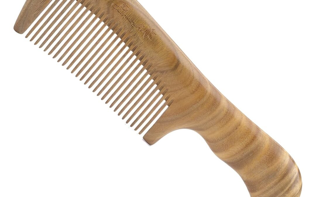 Wholesale OEM ODM No Static One Piece Wavy Handle Sandalwood Fine Tooth Comb Factory & Supplier